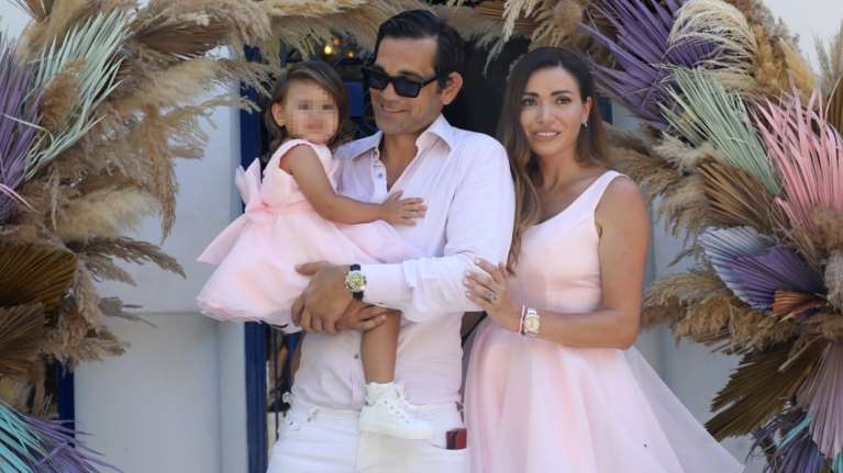 Η Όλγα Φαρμάκη και ο Σταύρος Μαντόπουλος βάφτισαν την κόρη τους: Το όνομα και η girly διακόσμηση