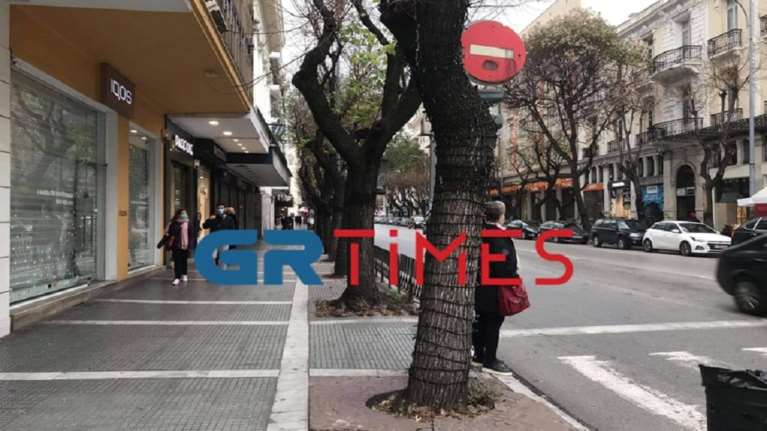 Θεσσαλονίκη: Καταθλιπτική η εικόνα στην αγορά της πόλης- Δεν δούλεψε το click away