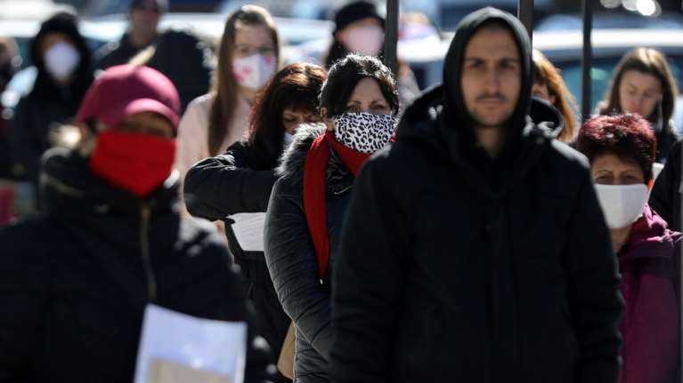 Κορονοϊός - Βουλγαρία: Επιτρέπονται οι βόλτες στα πάρκα - Έξοδος με μάσκα και 2,5 μέτρα απόσταση