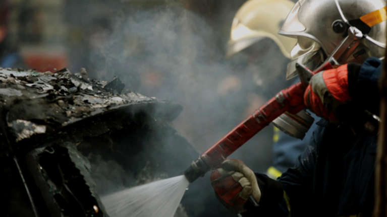 Νύχτα εμπρησμών με δυο επιθέσεις σε Αργυρούπολη και Ζωγράφου