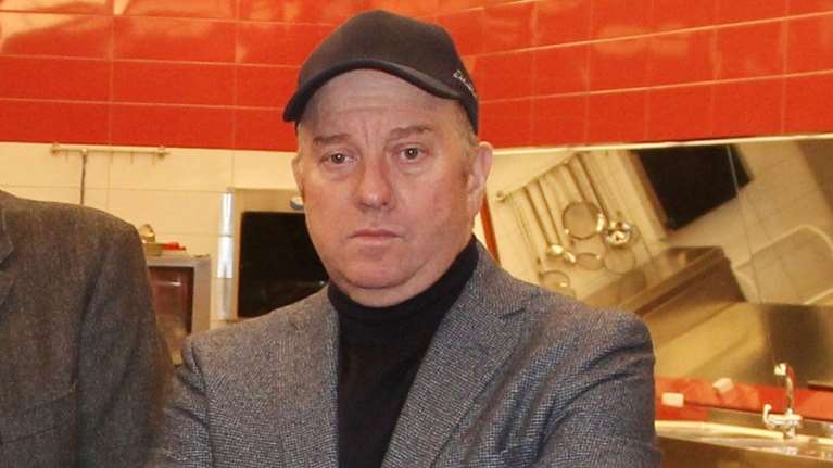 Έκτορας Μποτρίνι: Απογοητευμένος εστιάτορας του έριξε καλαμάρι στο κεφάλι &quot;Με πρόλαβε&quot;