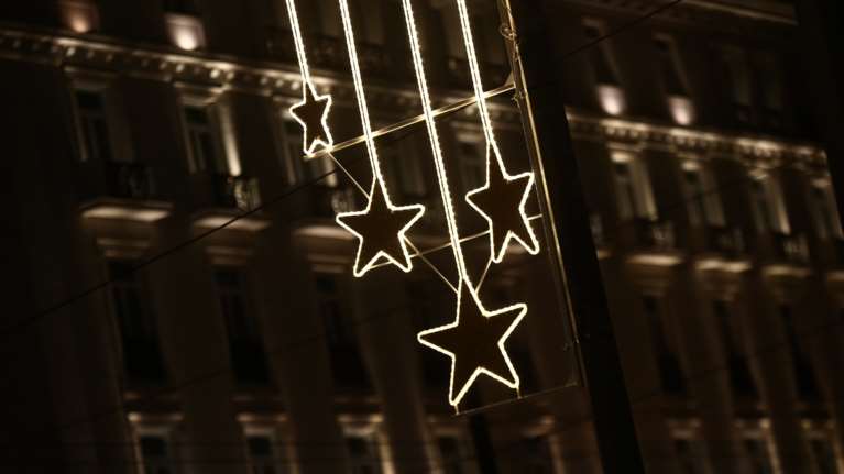 Χριστούγεννα: Πώς θα κάνουμε ρεβεγιόν- Μαζί με μάξιμουμ άλλα 8 άτομα