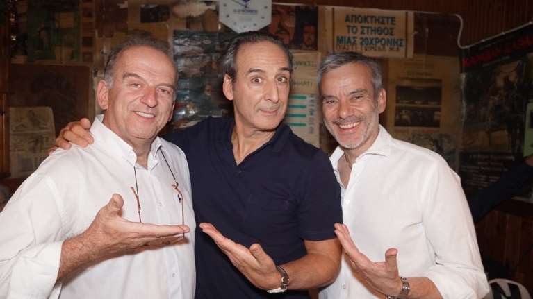 Αλεξάντρ Ντεσπλά: Για ούζα και σουβλάκια στη &quot;Δόμνα&quot; ο ελληνικής καταγωγής διάσημος συνθέτης [Εικόνες]