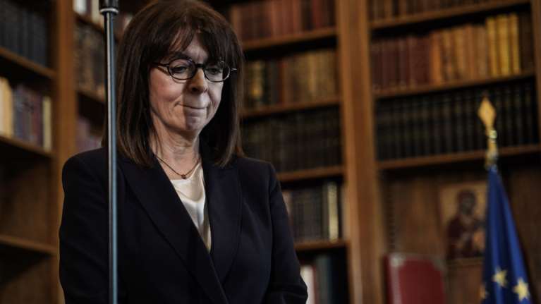 Το μήνυμα της Σακελλαροπούλου για την 21η Απριλίου- Με αιχμές για τους "εθνοκάπηλους"