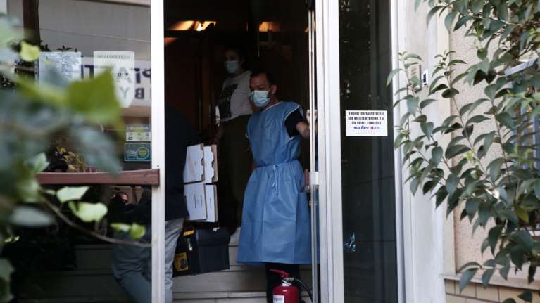 Κορονοϊός: Μεγαλώνει η "μαύρη" λίστα - 311 οι νεκροί - Πέθανε 83χρονος στο Λαϊκό