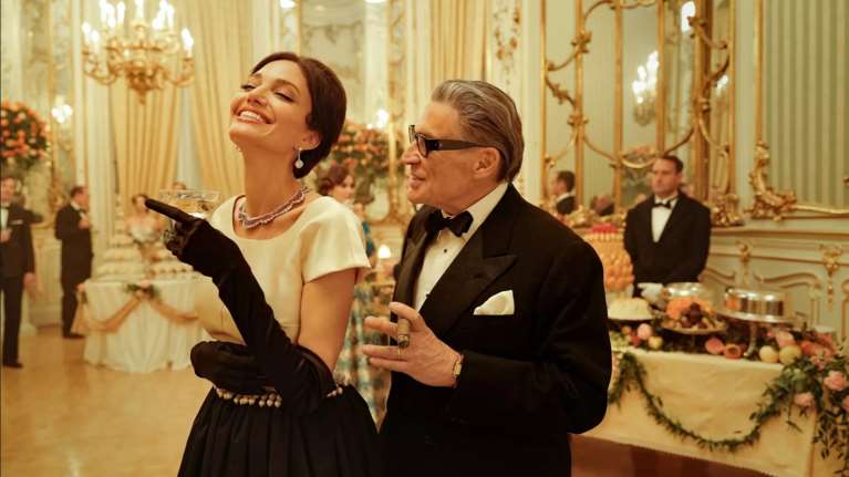 Η Αντζελίνα Τζολί σε μία εντυπωσιακή ερμηνεία ως Μαρία Κάλλας