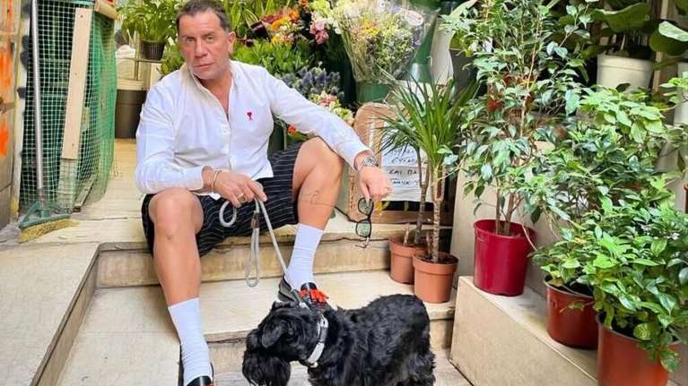 Ο Γιώργος Μαζωνάκης έχασε τη σκυλίτσα του, Αρίθα