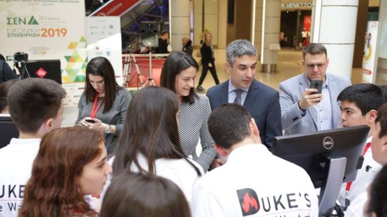 Έφηβοι επιχειρηματίες κατασκεύασαν συσκευή που &quot;διαβάζει&quot; ηχητικά τις ετικέτες των προϊόντων για άτομα με προβλήματα όρασης