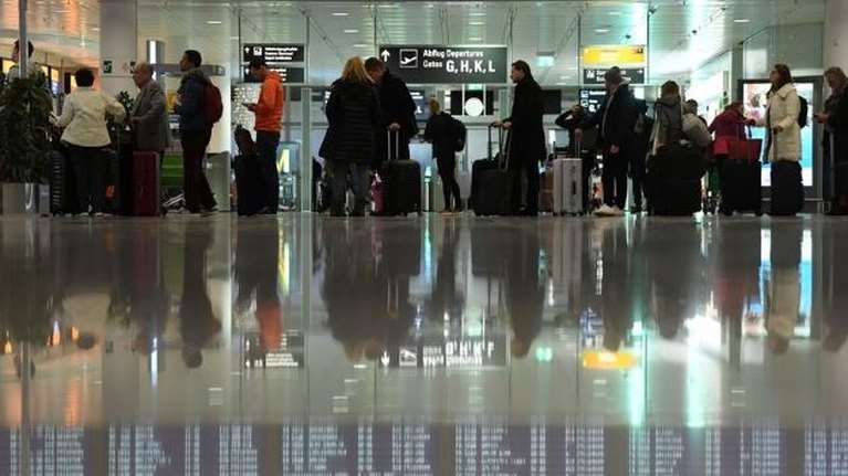 Ακυρώνονται όλες οι εμπορικές πτήσεις την Παρασκευή από το αεροδρόμιο του Μονάχου λόγω απεργίας