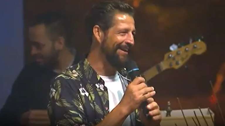 Survivor | Όταν ο Απόστολος Ρουβάς τραγούδησε Σάκη Ρουβά