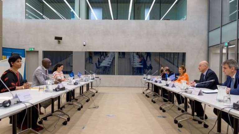 Στην Χάγη ο Δένδιας - Συναντήθηκε με τον πρόεδρο και τους εισαγγελείς του Διεθνούς Ποινικού Δικαστηρίου