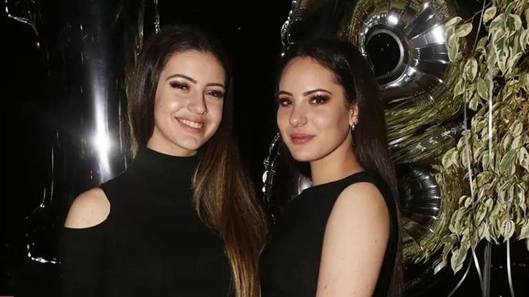 Δανάη και Νεφέλη Λιβιεράτου: Κάνουν διακοπές στην Ίο και ποζάρουν με τα μαγιό τους