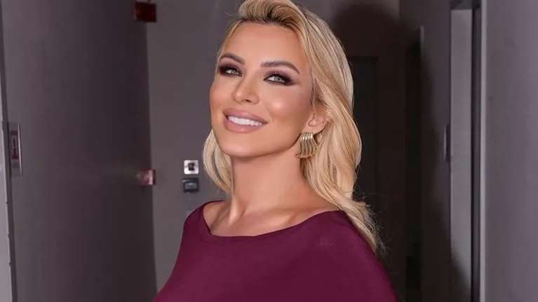 Η εμφάνιση της Κατερίνας Καινούργιου που συζητιέται: Το φόρεμα που κολακεύει και στην εγκυμοσύνη