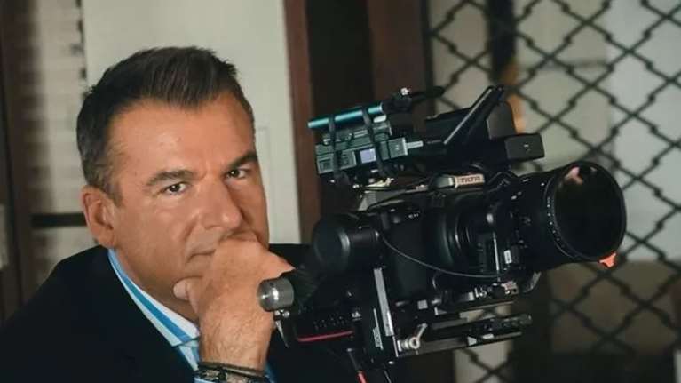 Γιώργος Λιάγκας: Απολαμβάνει το μεσημεριανό του στο γραφείο του