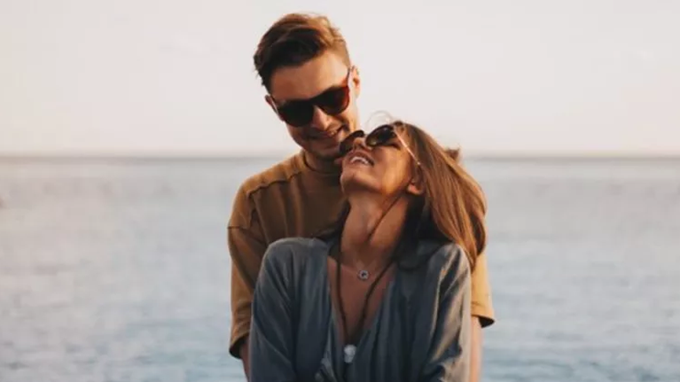 Καλοκαιρινοί έρωτες: Ποια ζώδια θα έχουν ένα έντονο καλοκαίρι;