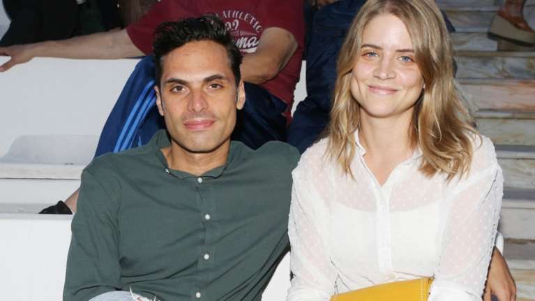 Δανάη Μιχαλάκη - Γιώργος Παπαγεωργίου: Η κυκλαδίτικη μπομπονιέρα που πρόσφεραν στους καλεσμένους