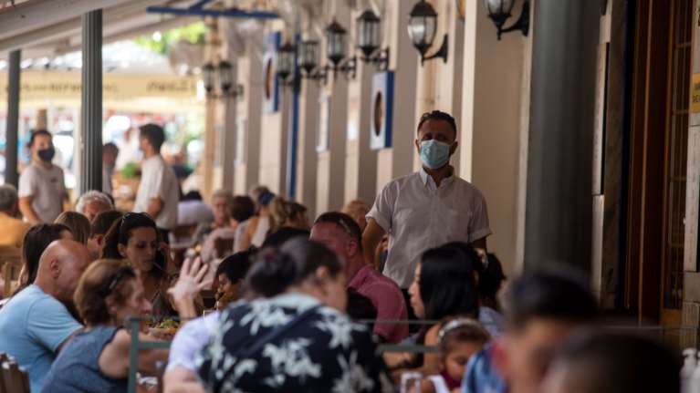 Κορονοϊός: Σαρώνει την Αττική με 1.096 κρούσματα - "Βράζουν" με τριψήφια νούμερα άλλες έντεκα περιοχές