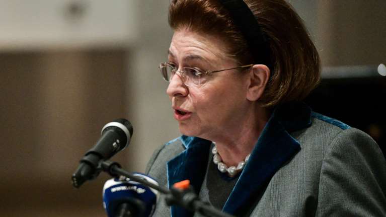 Η Μενδώνη απαντά στον ΣΥΡΙΖΑ για τα φορτηγά και καμαρίνια Dior στην Ακρόπολη - Μνημείο διαστροφής και υποκρισίας