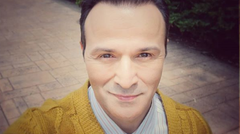 Αγριες Μέλισσες: Δείτε την καλλονή που αγκαλιάζει τρυφερά ο &quot;Προκόπης&quot; από το Διαφάνι