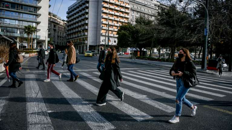 Συναγερμός από Παπαευαγγέλου: Προσέξτε ποιον βάζετε σπίτι σας -  Κολλάμε από συγγενείς και φίλους