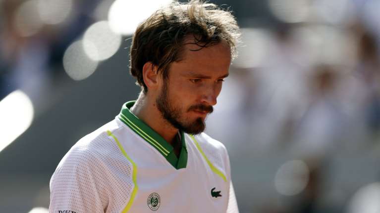 Ρολάν Γκαρός: Σούπερ έκπληξη, αποκλείστηκε ο Μεντβέντεφ στον πρώτο γύρο