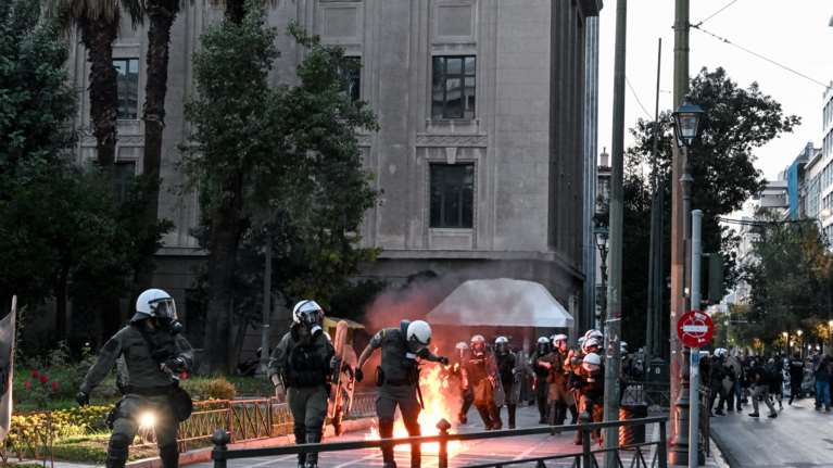 Επεισόδια στο κέντρο της Αθήνας: 26 προσαγωγές από την Αστυνομία
