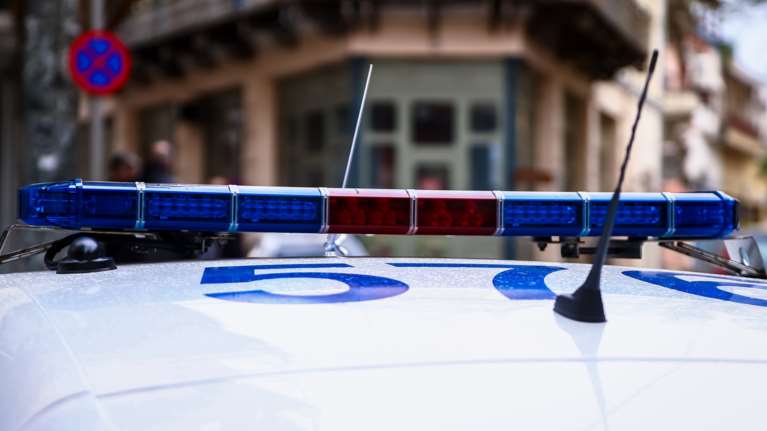 Νέες συλλήψεις &quot;πειρατών&quot; συνδρομητικής τηλεόρασης: &quot;Ξεφορτώθηκαν&quot; από το παράθυρο συσκευές και 127.000 ευρώ