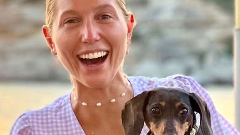 Η Μαρία Ολυμπία Ντε Γκρες με μπικίνι στις διακοπές της - Σε παραλία με φίλους