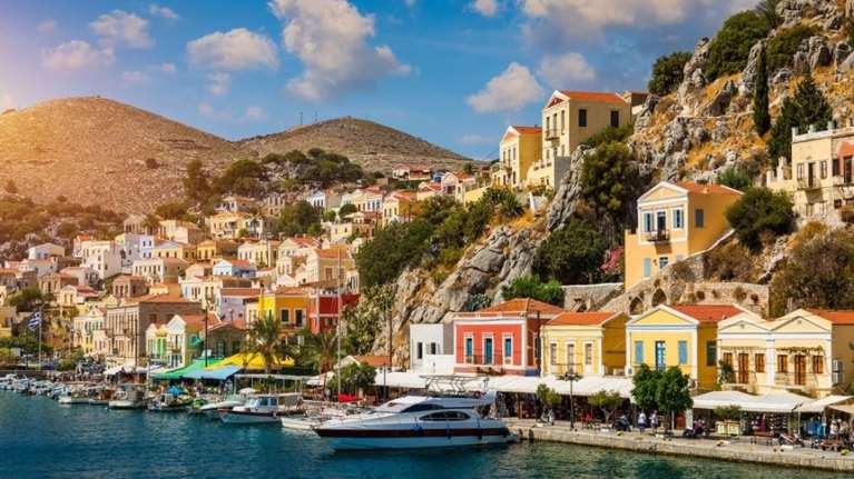 Σύμη: &quot;Η κοινωνία του νησιού ποτέ δεν δέχτηκε το  παιδί μου&quot;, λέει ο πατέρας του 15χρονου για την υπόθεση της δηλητηρίασης