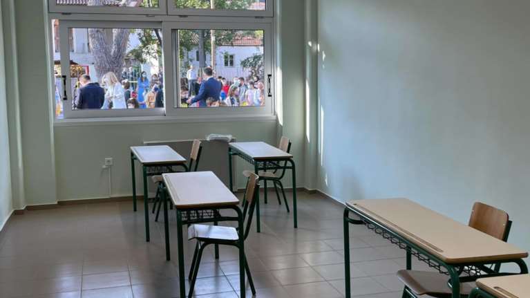 Δυτική Αττική: 11χρονη μπήκε σε σχολείο με κουζινομάχαιρο - Απειλούσε ότι θα σκοτώσει τους συμμαθητές της