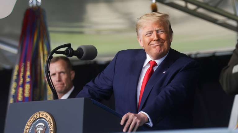 Τραμπ: Αναστολή στις &quot;πράσινες κάρτες&quot; μέχρι το τέλος του 2020