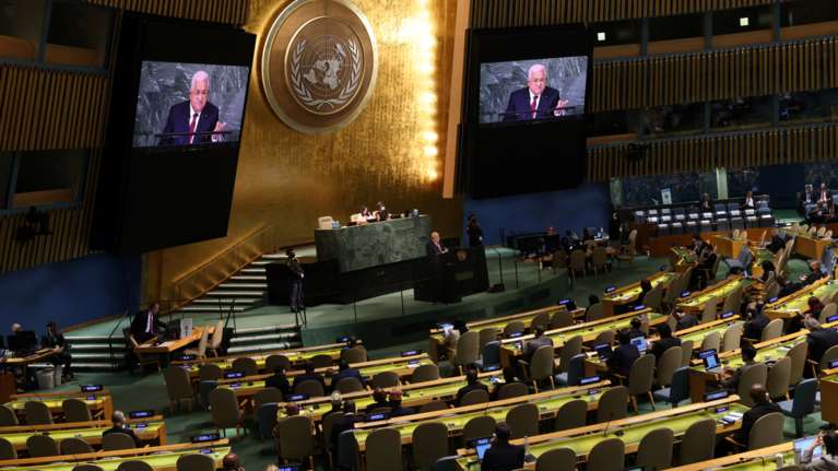 Καταδικάζει τη βία σε βάρος αμάχων και από τις δύο πλευρές ο Μαχμούντ Αμπάς