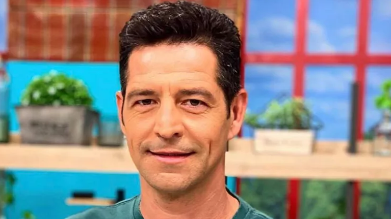 Απόστολος Ρουβάς: Η φωτογραφία με τον αδερφό του, Νίκο. Δεν μοιάζουν καθόλου