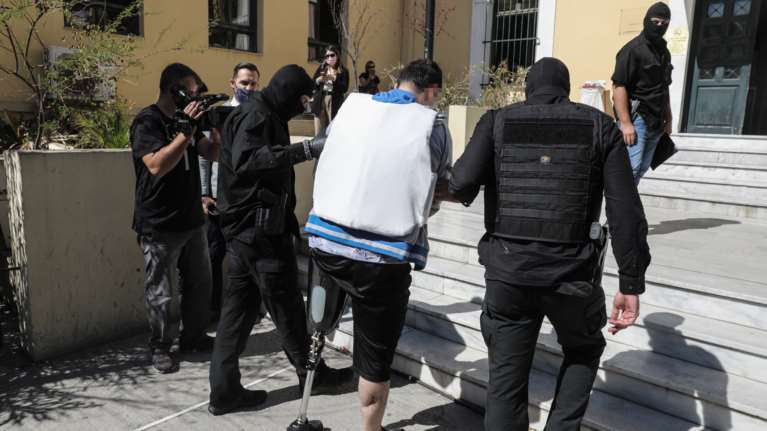 Αυτός είναι ο 34χρονος τρομοκράτης του ISIS - Έχει χάσει το πόδι του σε μάχες των τζιχαντιστών στη Συρία [Εικόνες]