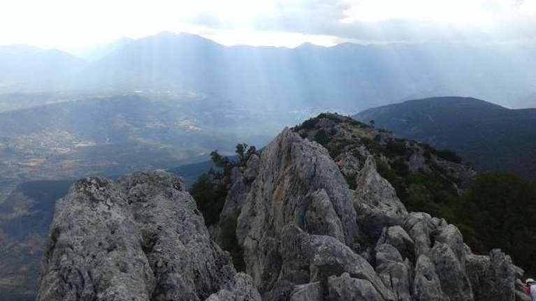 Παρνασσός: Συναγερμός για ηλικιωμένο που έπεσε σε χαράδρα