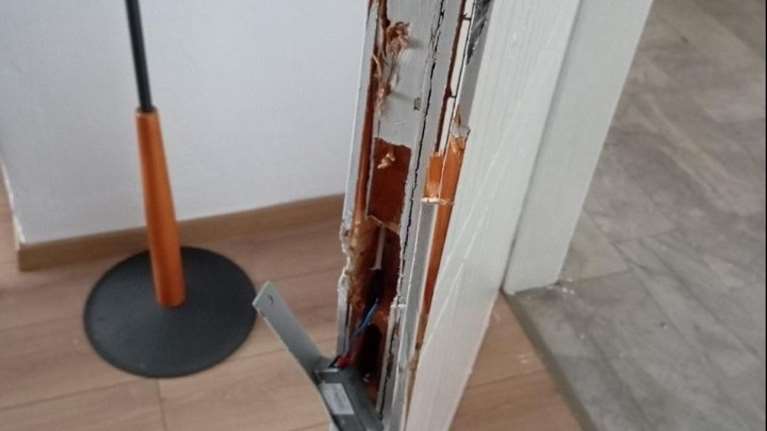 Θεσσαλονίκη: Εισβολή κουκουλοφόρων στο γραφείο του βουλευτή της ΝΔ Φάνη Παππά