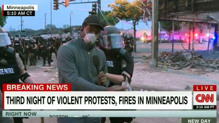 Δολοφονία Φλόιντ: Ελεύθερος ο δημοσιογράφος του CNN που συνελήφθη ενώ κάλυπτε τις διαδηλώσεις στη Μινεάπολις