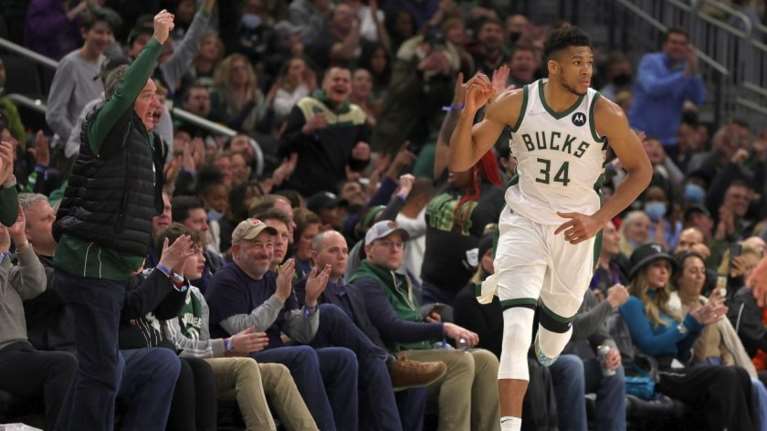 Μπακς-Πέισερς 128-119: Η 50άρα του Γιάννη στους &quot;Ινδιάνους&quot; [βίντεο]