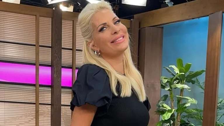 Η Ελένη Μενεγάκη φόρεσε τη Marks &amp; Spencer φούστα που δεν θα αποχωριστείς το φθινόπωρο