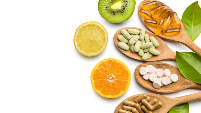 Ποια συμπληρώματα διατροφής αλληλεπιδρούν με φάρμακα ή πρέπει να &quot;κόψουμε&quot; πριν το χειρουργείο;