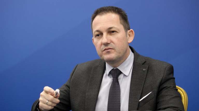 Πέτσας για κορονοϊό: Αν χρειαστεί να πάρουμε περισσότερα μέτρα θα το κάνουμε