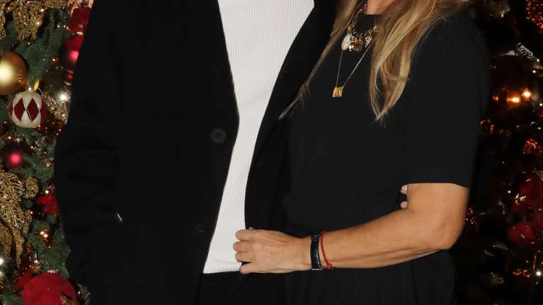 Η Σοφία Αλιμπέρτη γιόρτασε τα 58α γενέθλιά της φορώντας το πιο stylish κοστούμι