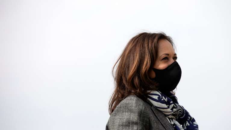 Καμάλα Χάρις: Μετά τα sneakers, έκανε άλλη μια στιλιστική επιλογή που συζητήθηκε