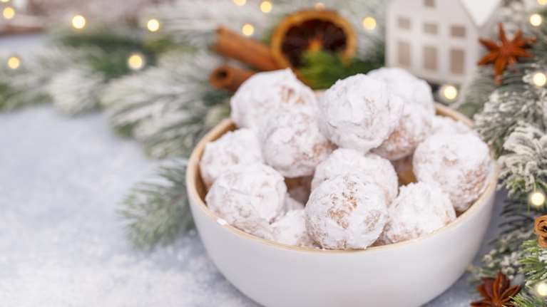 Οι πιο εύκολοι κουραμπιέδες που δεν χρειάζονται μίξερ - πεντανόστιμοι και πανεύκολοι