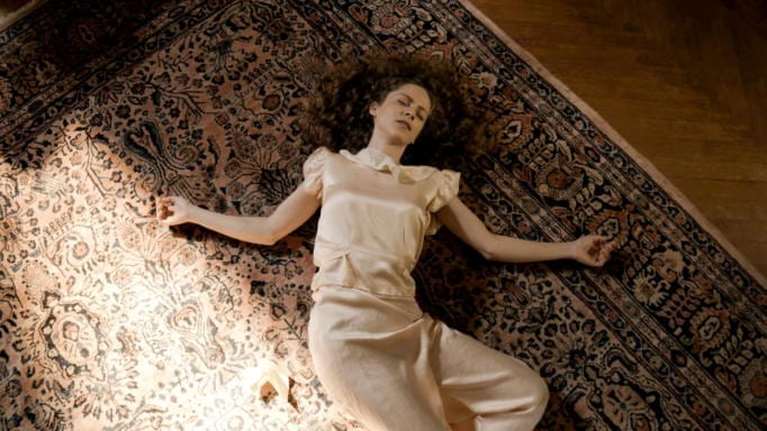 Άγριες Μέλισσες: Η Ασημίνα εισβάλλει στο σπίτι των Σεβαστών και το κάνει εμπόλεμη ζώνη