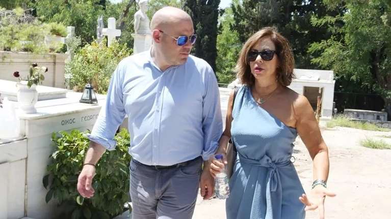 Αιμίλιος Βουγιουκλάκης: Ο αγαπημένος ανιψιός της Αλίκης στο θέατρο με την Έφη Πίκουλα