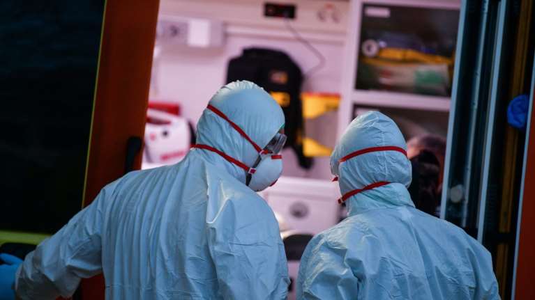 Κορονοϊός και εμβόλια - "Πόσοι ασφαλείς είμαστε;": Εννιά απαντήσεις σε κρίσιμα ερωτήματα