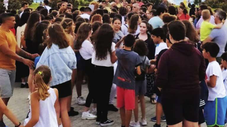 Κορονο-πάρτι στη Ρόδο: Σε υγειονομική βόμβα μετατράπηκε η πλατεία Ενυδρείου