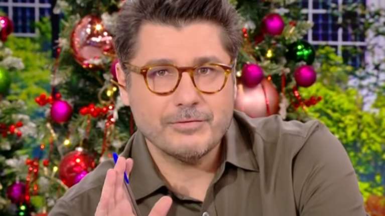 Λάμπρος Κωνσταντάρας: "Θα έχουμε σοβαρή καταγγελία για σεξουαλική κακοποίηση από γνωστό τραγουδιστή"