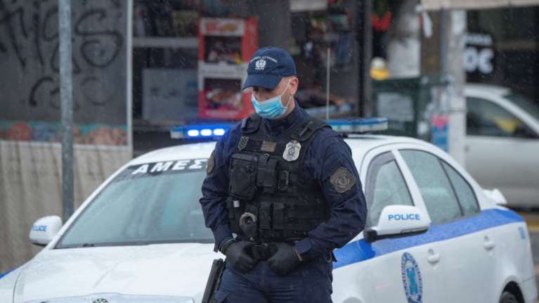 Στυλίδα: Αξιωματικός του Λιμενικού έκανε ντελίβερι ναρκωτικά σε γνωστό ηθοποιό - Ο &quot;τσοπάνης&quot; και η &quot;χρυσή κασετίνα&quot;